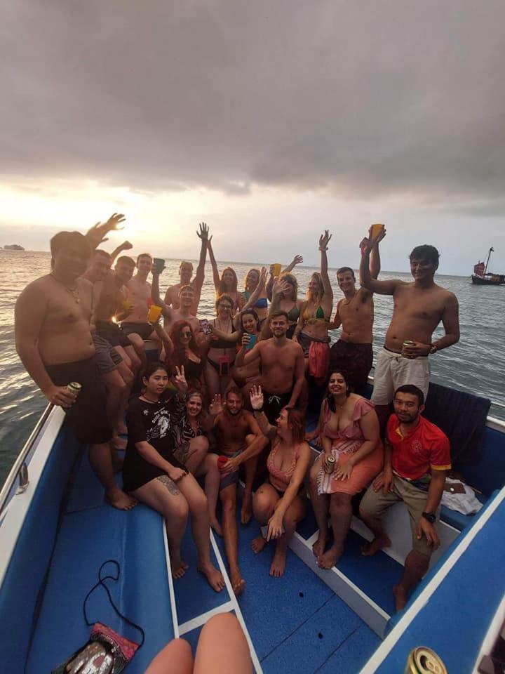 Sleeper Hostel Ao Nang エクステリア 写真